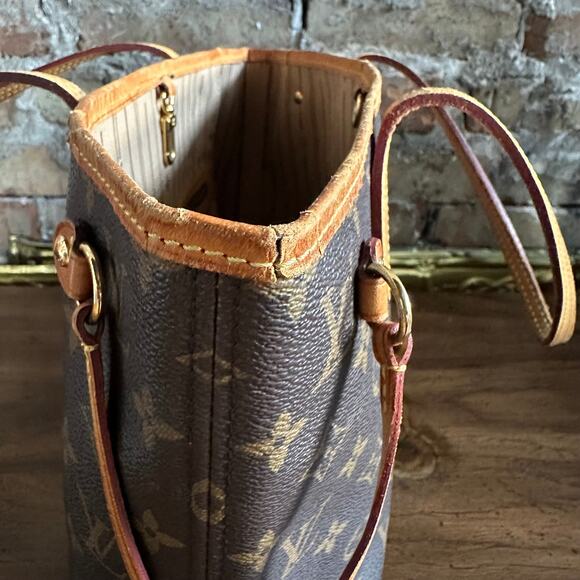 Louis Vuitton Neverfull PM Monogram Tote Bag - Picture 14 of 16